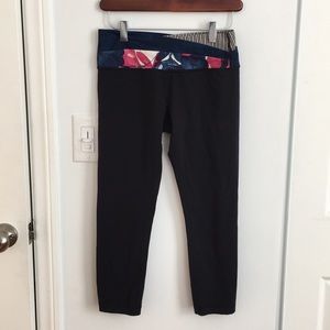 Good used condition lululemon cropped legging.